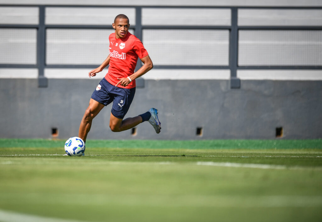 Jhon Jhon será titular do Red Bull Bragantino em mais uma partida pelo Brasileirão