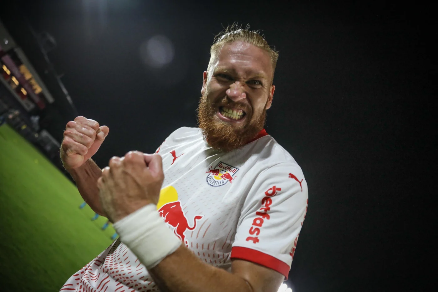 Atacante Isidro Pitta comemora o gol da vitória do Red Bull Bragantino diante do Mirassol