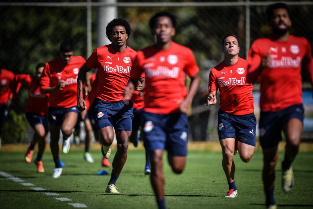 Red Bull Bragantino treina para o duelo contra o Palmeiras.